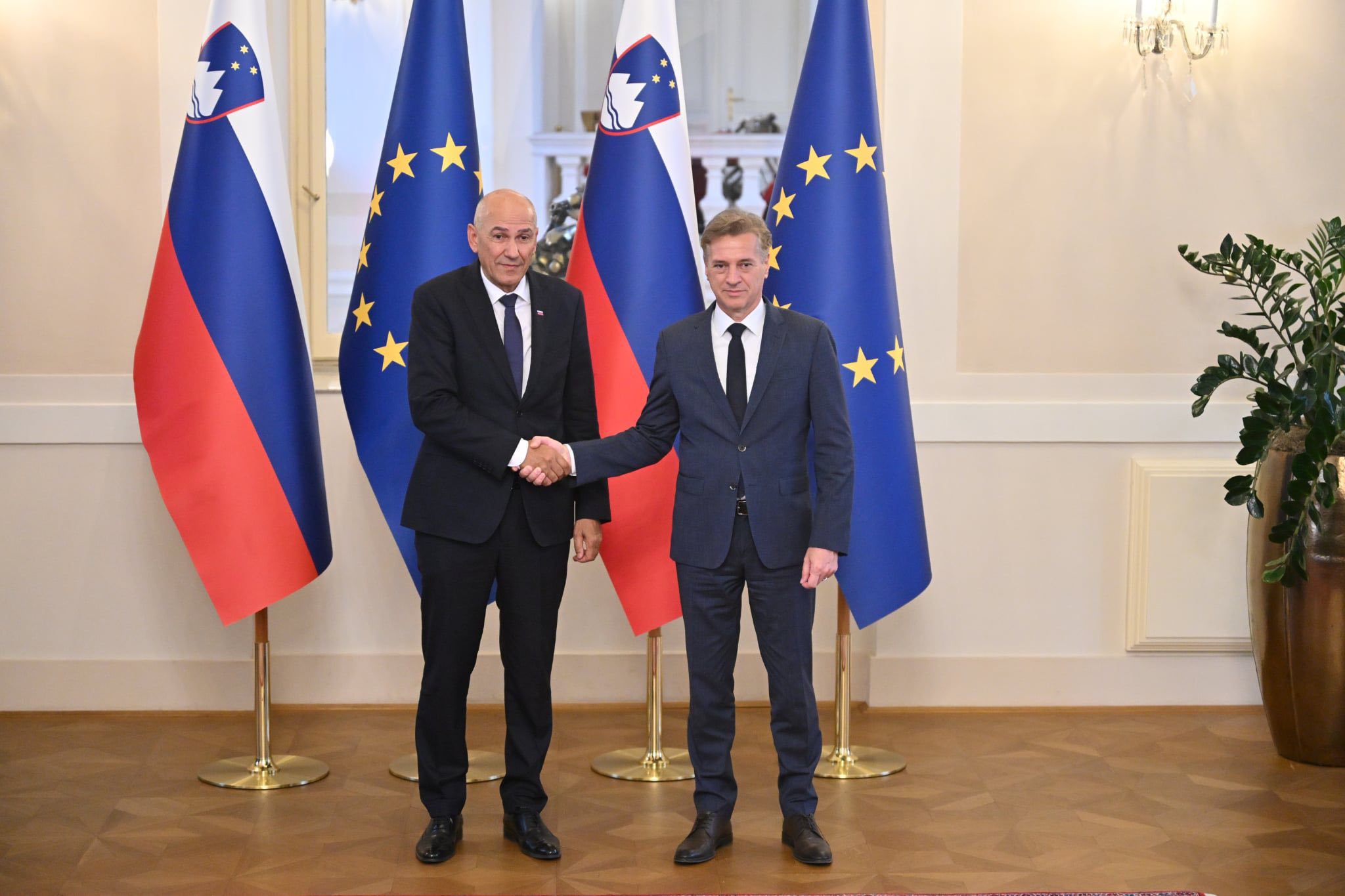 Poglejte, kaj je Janševa vlada spremenila že po 20 minutah