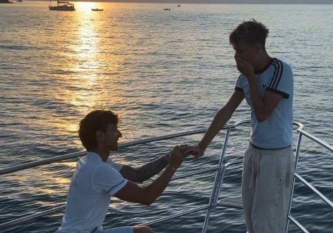 Mark iz Kmetije spet dviguje prah.
