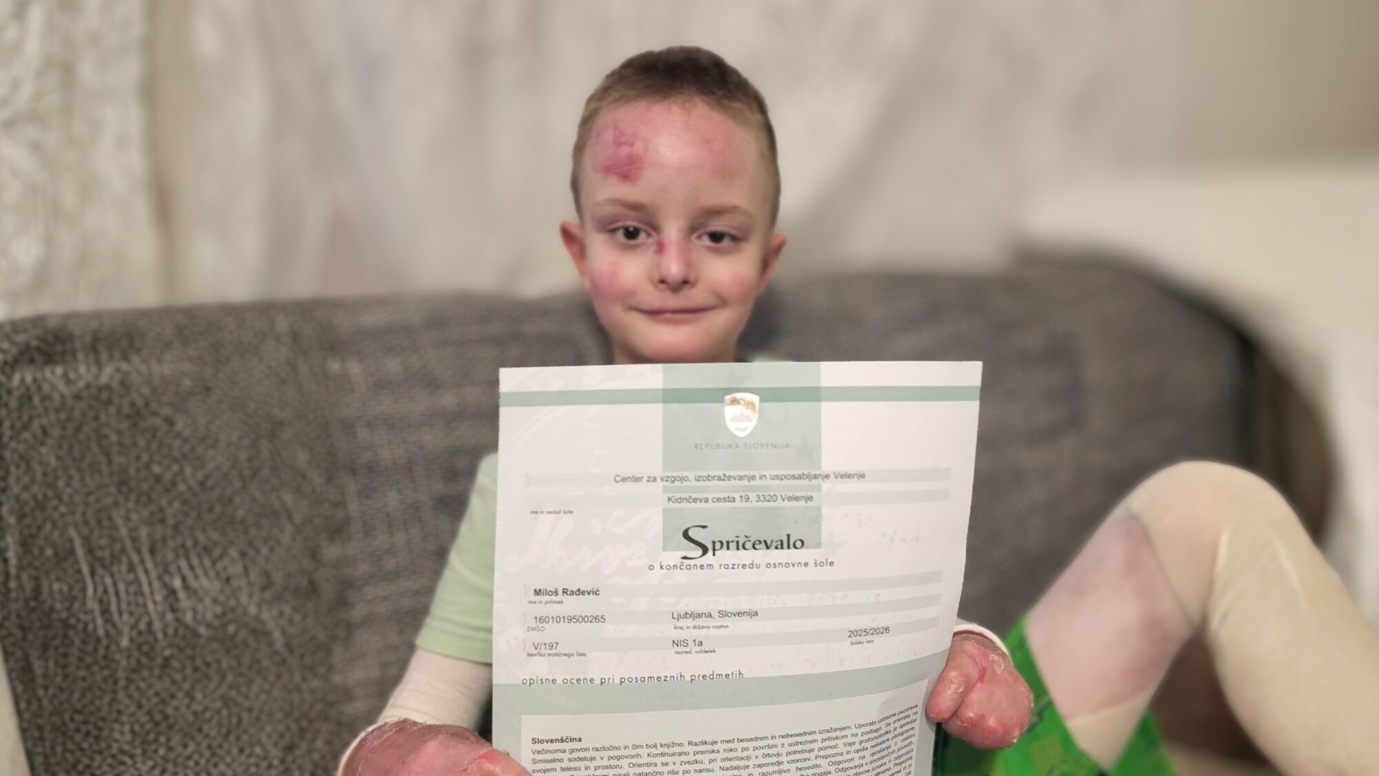 Bravo! Sedemletni Miloš kljub redki bolezni uspešno zaključil svoje prvo šolsko leto in s svojo neomajno voljo navdihnil številne