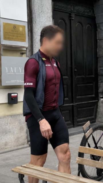Ameriški turist naj bi v Ljubljani namenoma pohodil vrabca: »Ptič je bil napol mrtev, nato ga je odnesel v smeti« (imamo fotografijo osumljenca)