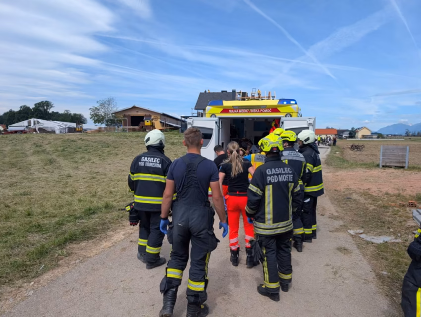 Helikoptersko reševanje otroka na Bregu pri Komendi. Foto: PGD Moste