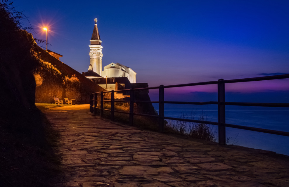 Piran ponoči.