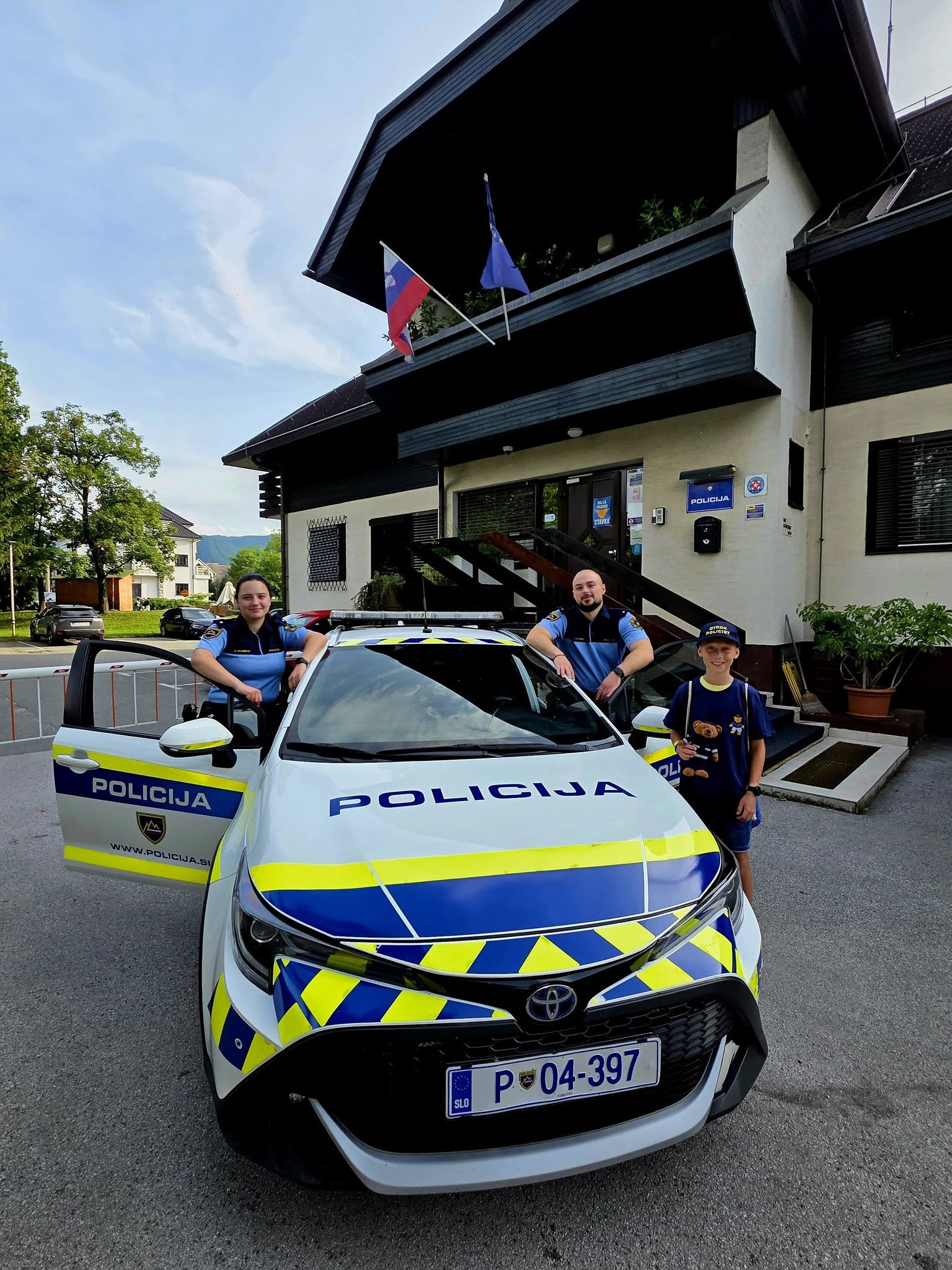 12-letni Lan po junaškem dejanju postal »policist za en dan« – poškodovani ga želi osebno spoznati