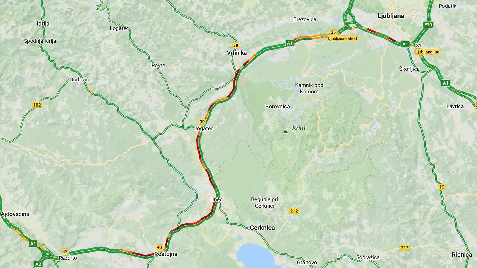 Kolona vozil vse daljša: na primorski avtocesti že več kot 35 kilometrov zastojev, pot do Kopra traja okoli dve uri