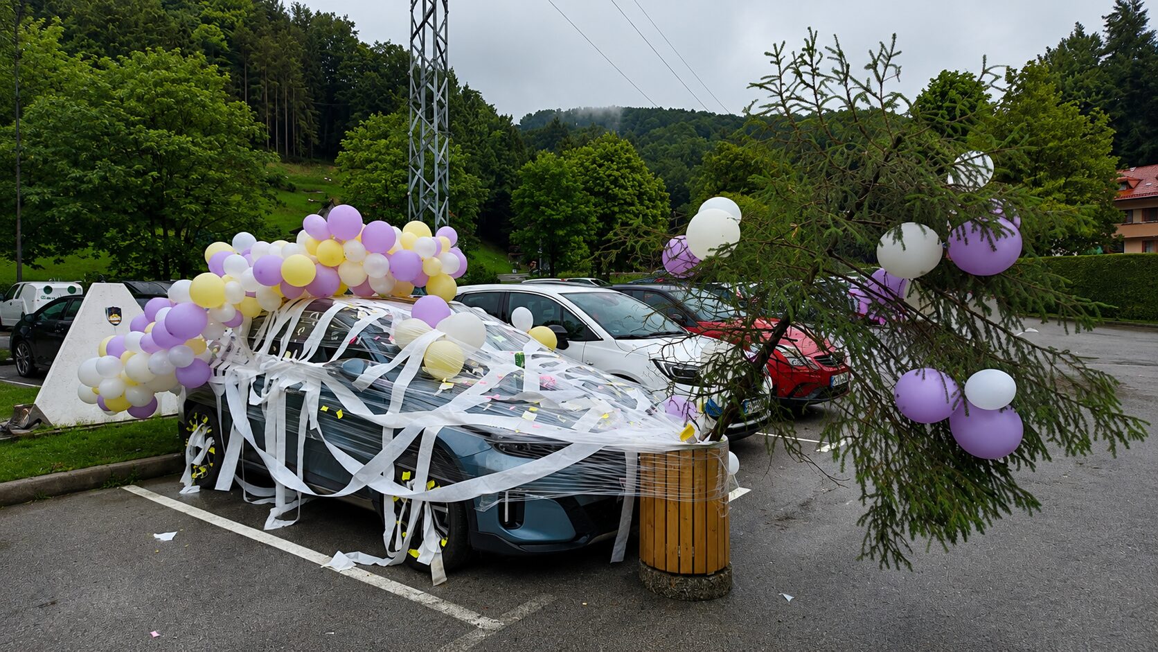 Poglejte, kaj so devetošolci naredili razredničarki Tadeji pred koncem šolskega leta (FOTO)