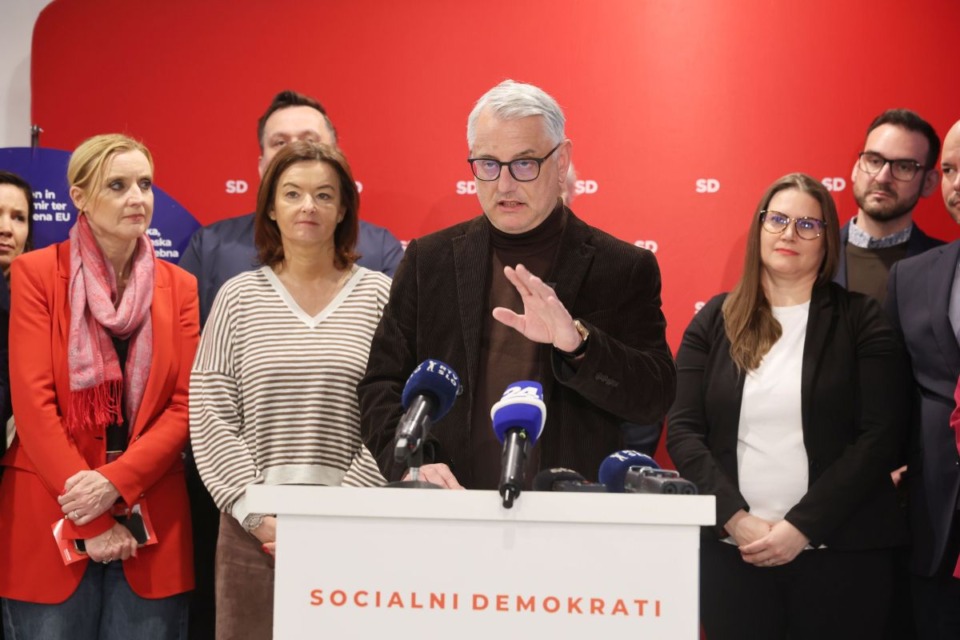 Kaj se dogaja v SD? Stranka ne zbere predsedstva, njihovi ministri pa izpustili tudi zadnjo sejo vlade Roberta Goloba (FOTO)