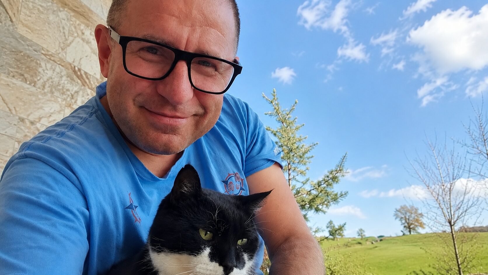 Tomaž Gorec na TikToku išče žensko za resno zvezo - želi si, da bi mu prala, likala, pospravljala in kuhala ... (video)