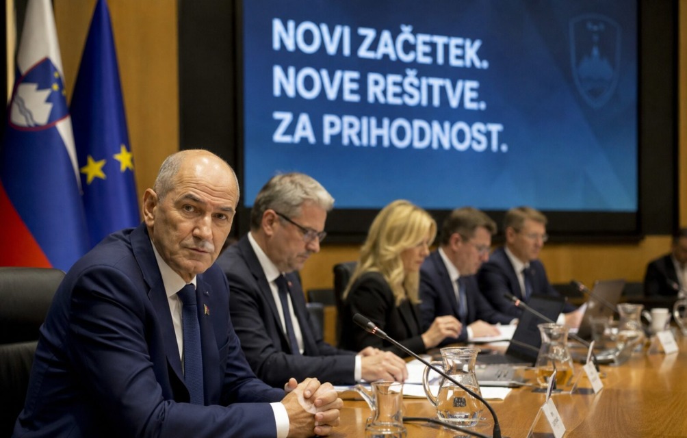 Nova vlada pred izzivom generacije: kako zaščititi ljudi, ko bo umetna inteligenca začela rezati delovna mesta