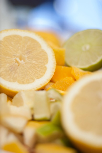 Citrusi med katere spada yuzu