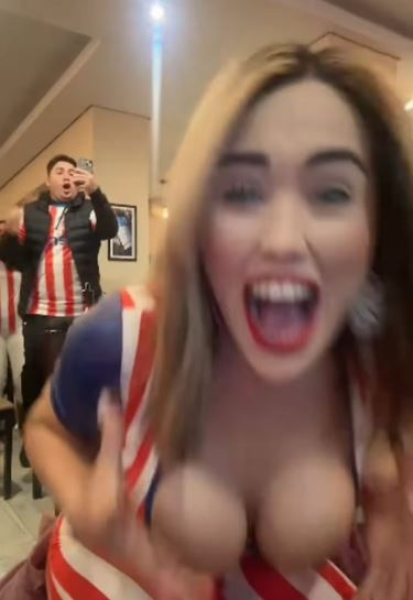Paragvajska navijačica Marisol Olmedo je med slavjem ob zmagi po nesreči razkrila prsi (VIDEO)