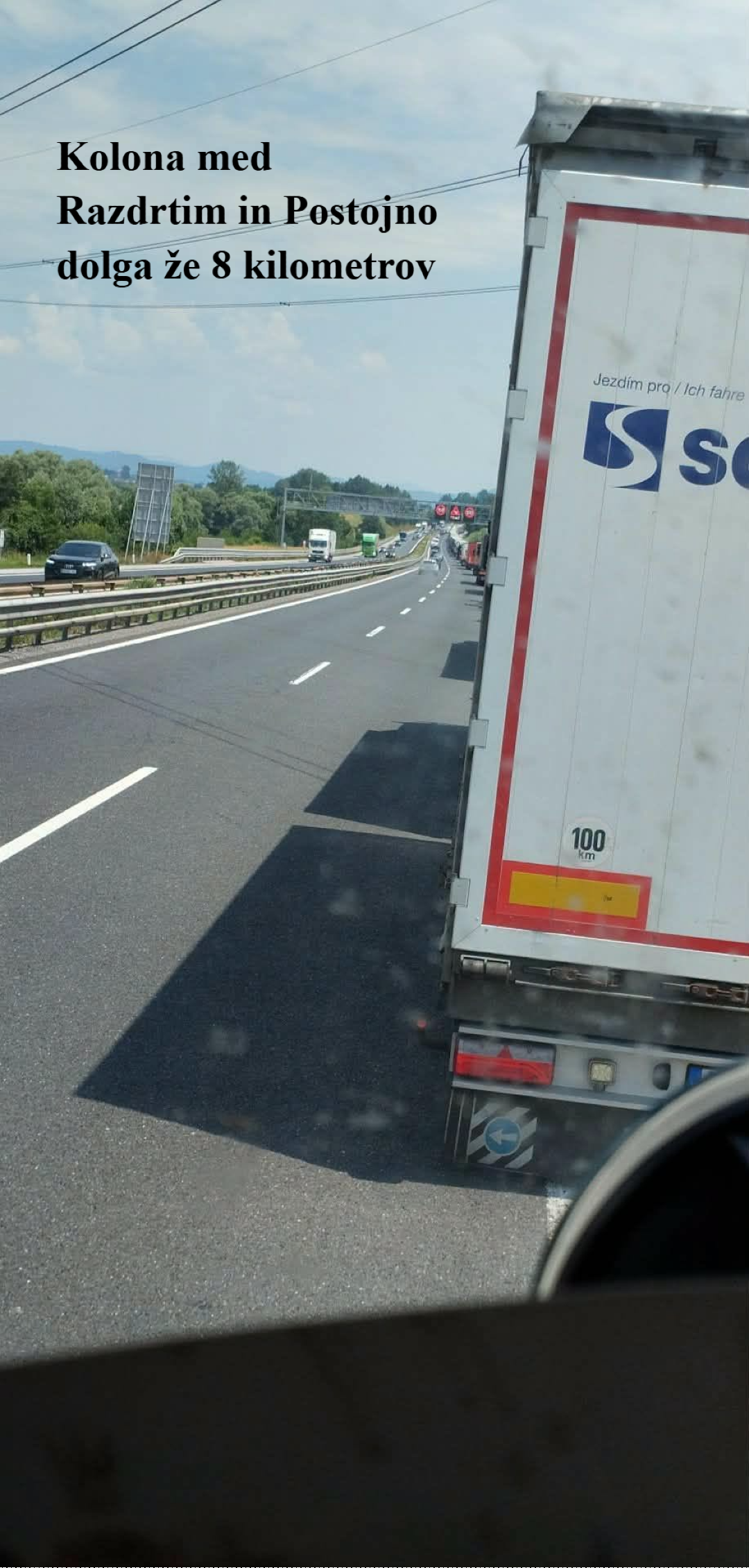 Kaos na primorski avtocesti: kolona med Razdrtim in Postojno dolga že 8 kilometrov