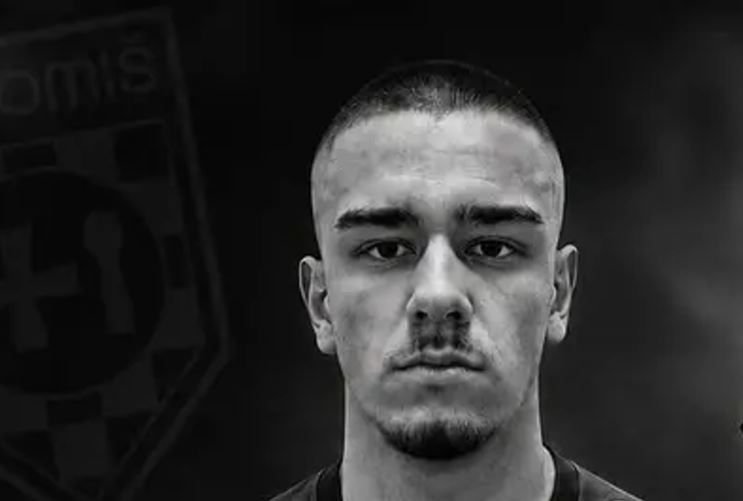 Portret umrlega nogometaša.