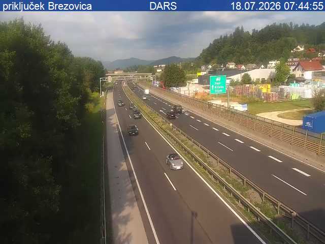 Nesreča na dolenjski avtocesti, zastoji proti morju in Hrvaški