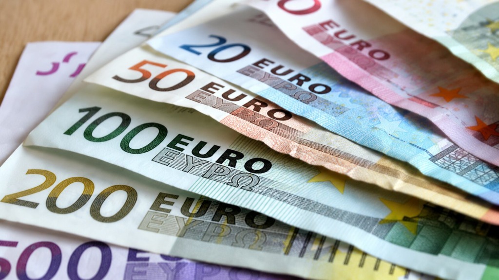 Predstavil se je kot kirurg v Aziji, občanka mu je nakazala okoli 24.000 evrov
