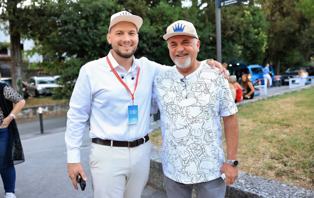 Festival Melodije morja in sonca dviga prah, Šarac na FB: “Ta malignost, na katero v Sloveniji žal nihče več ne odreagira, je bistvo problema!”