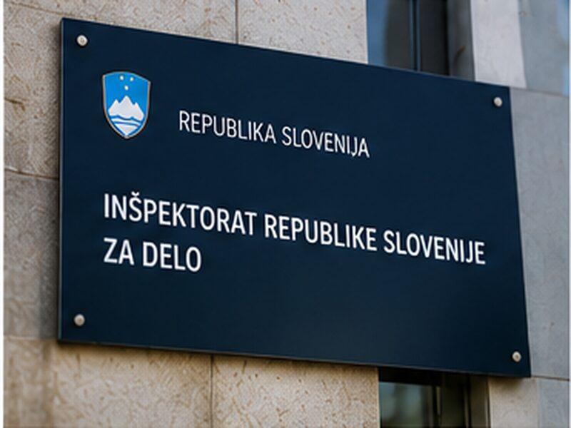 Tabla Inšpektorata Republike Slovenije za delo kot simbol prijave neizplačanega regresa.