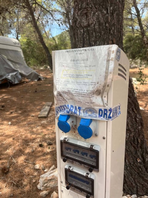 Znan hrvaški kamp, kamor so desetletja zahajali številni Slovenci, vidno propada (foto)