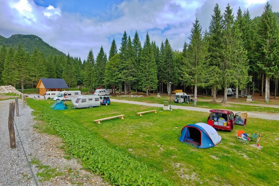 Soriška planina (za ljubitelje gorskega kampiranja)