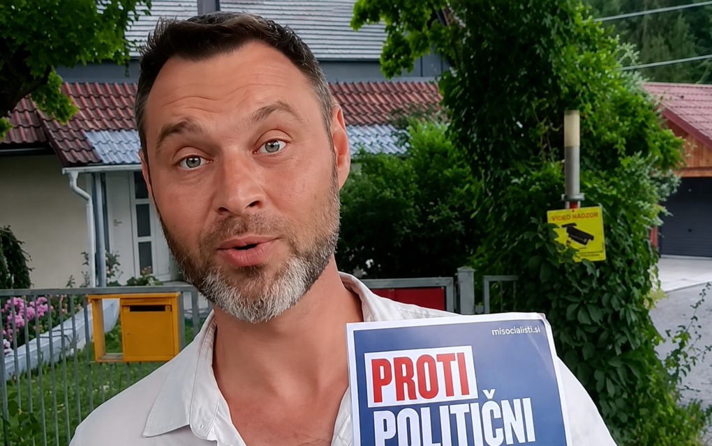 Miha Kordiš se je z letakom v roki pojavil pred hišo Janeza Janše: je s tem dejanjem pretopil mejo? (VIDEO)