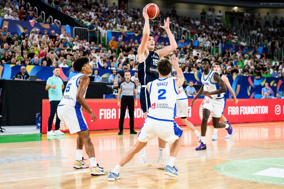 Slovenci sekundo pred koncem strli Francijo in šli v finale