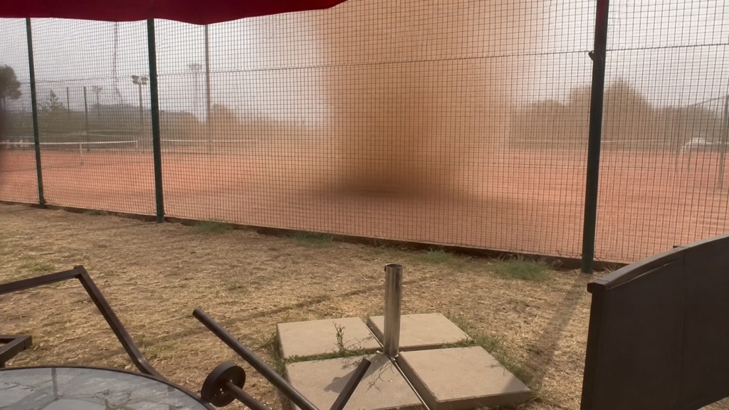 Nenavaden prizor! V Krškem divjal peščeni tornado: "Vse je letelo po zraku" (VIDEO)