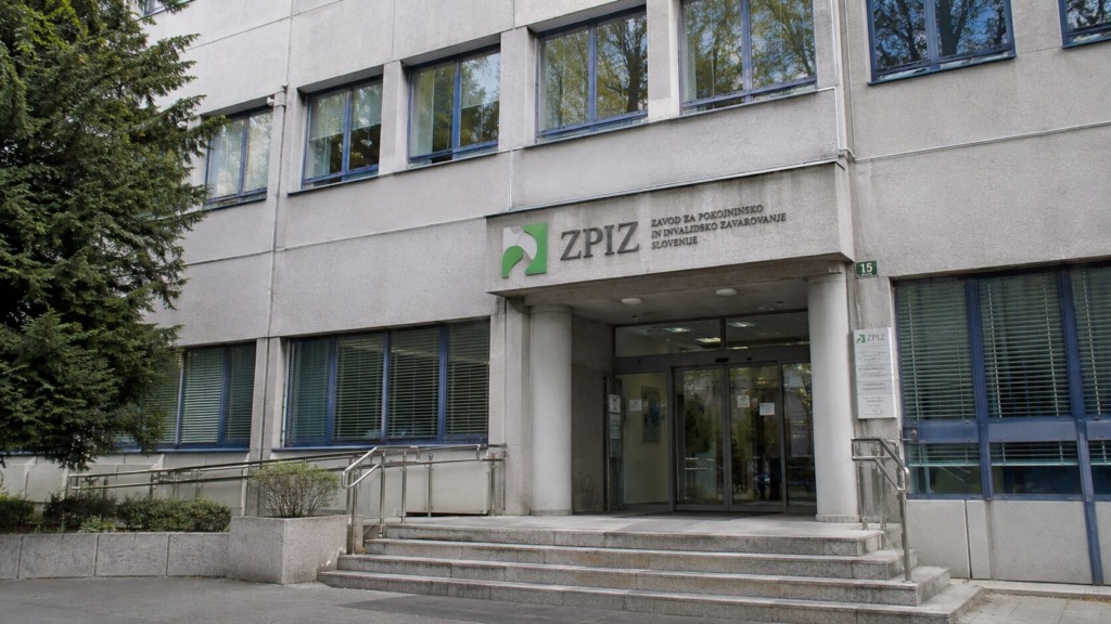 Stavba Zavoda za pokojninsko in invalidsko zavarovanje Slovenije.
