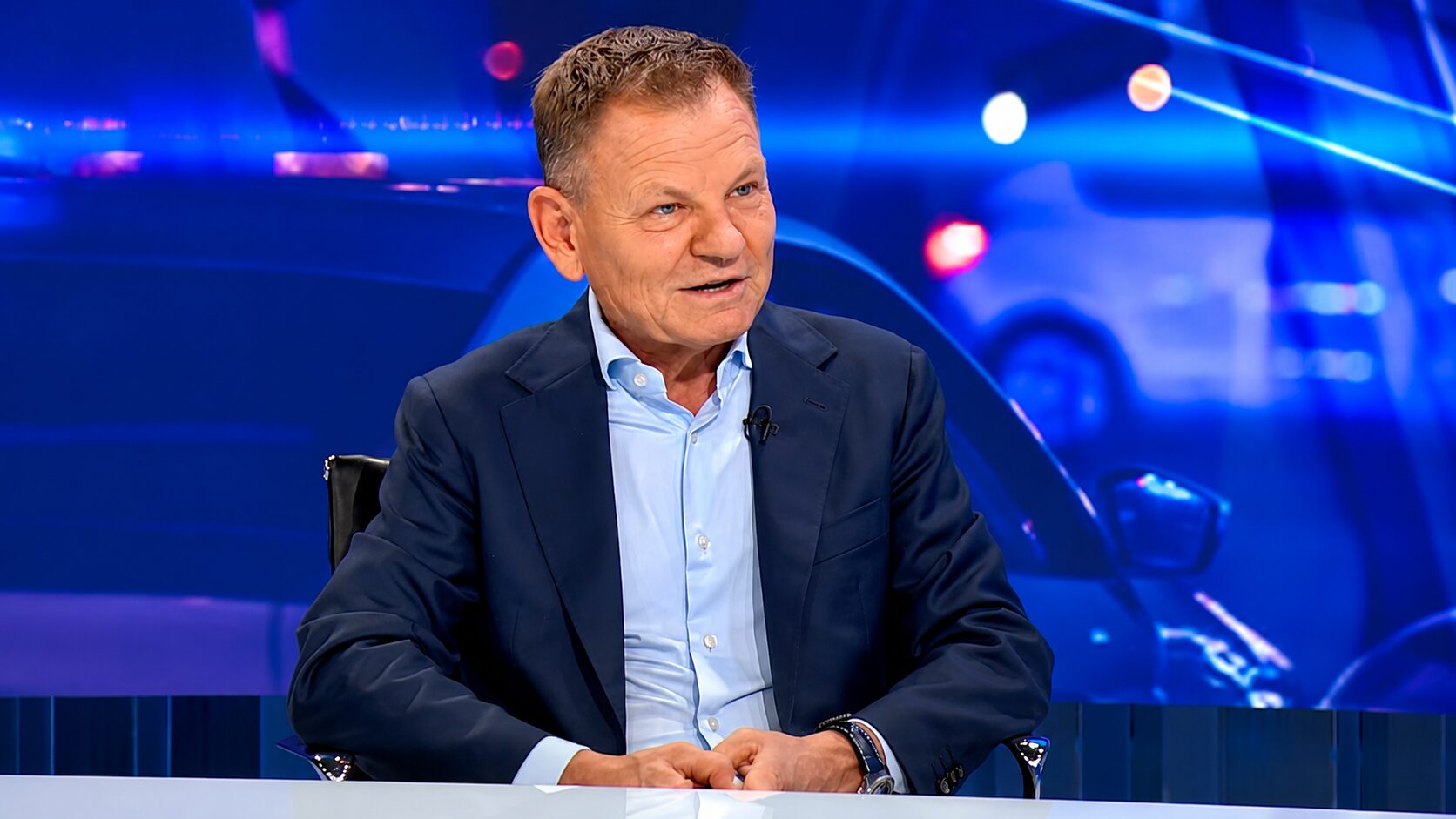 Matoz udaril po bivši vladi: »Policiji so odvzeli 60 milijonov evrov. Nimajo opreme, izposojajo si orožje!«