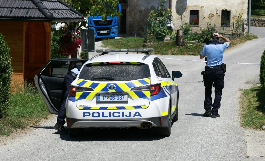 Sosedje razkrili pretresljive podrobnosti streljanja v Moravčah: »Starša nista zmogla poklicati pomoči«