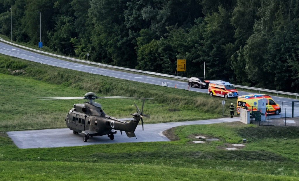 Huda nesreča v Sevnici: motorista s helikopterjem prepeljali v UKC Maribor