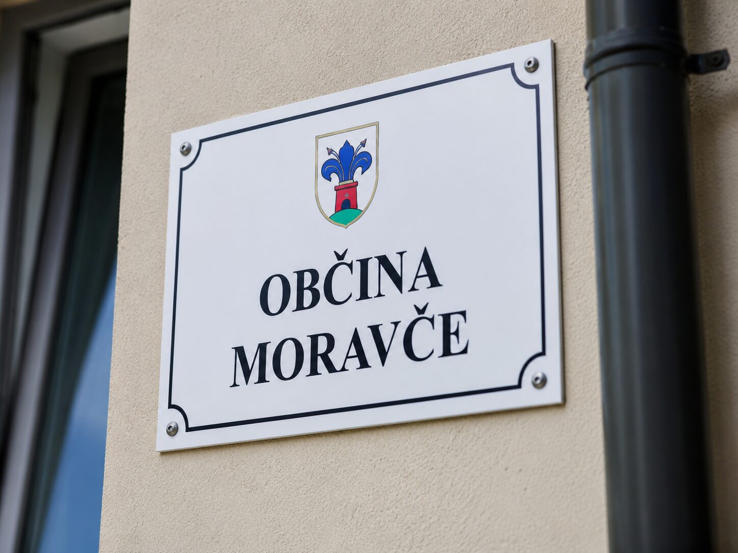 »Neresnično prikazuje stanje«: Iz občine Moravče oster odgovor Bojanu Požarju, ki je objavil, da nekdanji župan ponovno vodi občino