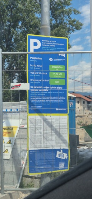 Vozniki, pazite: pred Lidlom je parkirišče brezplačno le še uro in pol, potem pa je parkirnina zelo draga