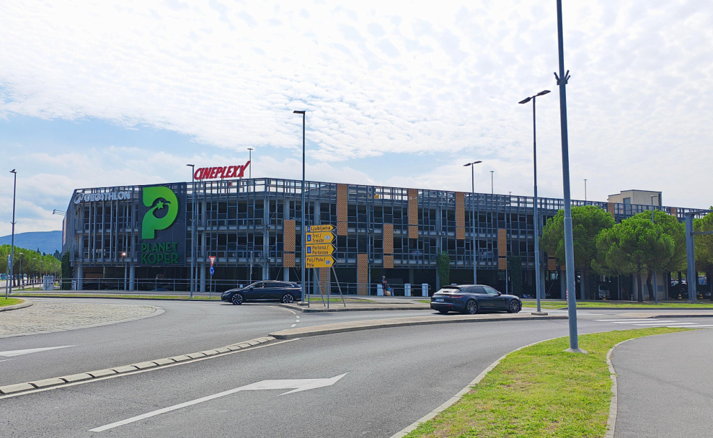 »Zaposleni so reševali svoje riti, mi pa nismo vedeli, kam«: kaos ob sprožitvi alarma v Planetu Koper