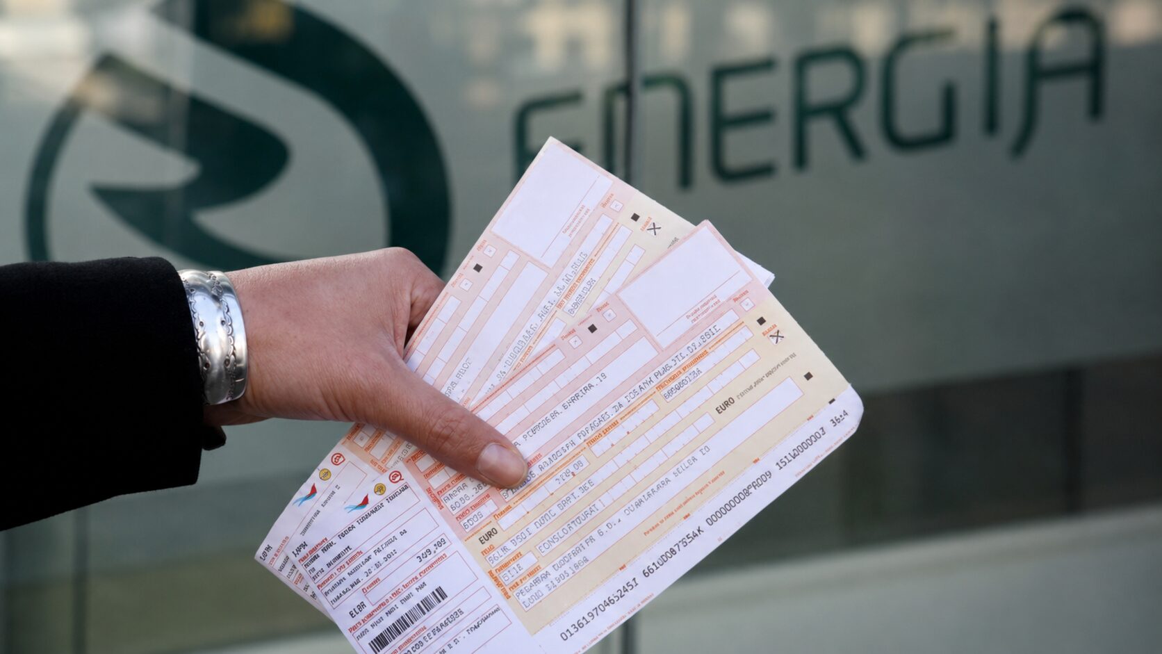 Preverite svoj račun! Komitentom dvakrat trgali denar, banka priznava težave