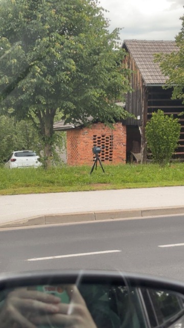 Zakaj medobčinska redarstva radarje postavljajo na manj opazna mesta in ali je to sploh zakonito? Pisali smo jim, zdaj odgovarjajo