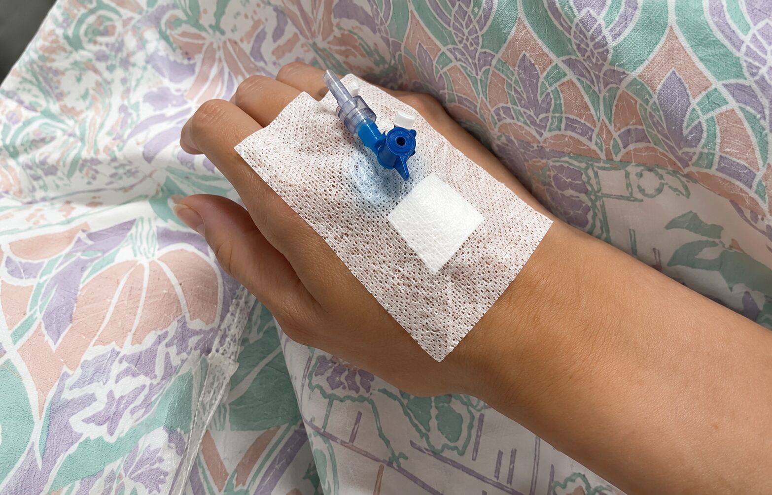 Po štirih urah čakanja ji je prekipelo: Posnetek znane Slovenke z infekcijske klinike razdelil Slovenijo