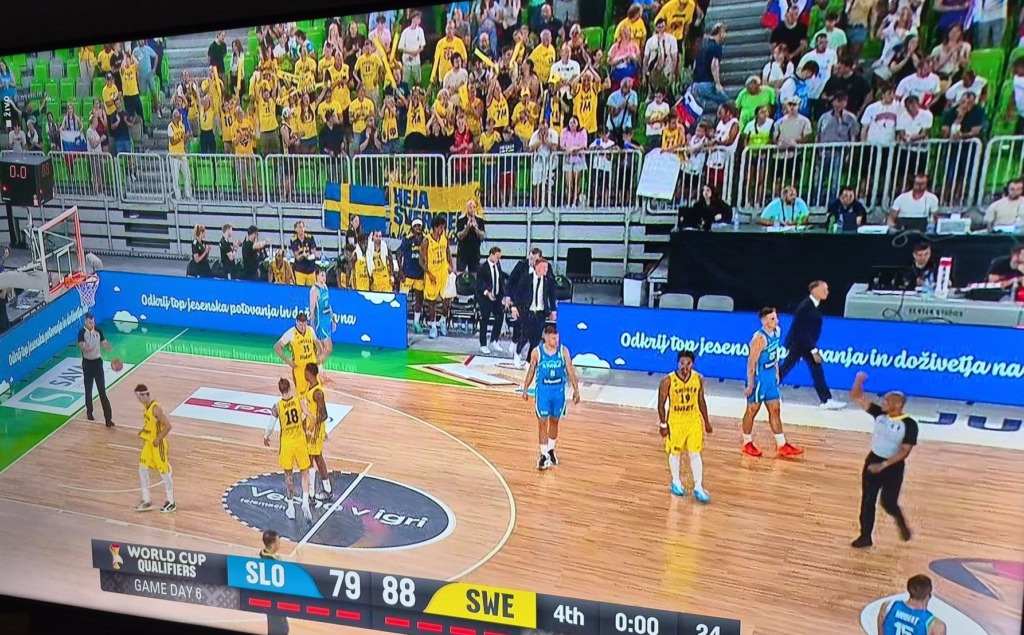 Nov polom Slovenije v napol praznih Stožicah, potopil nas je Pelle! Naše reševal 17-letni Stefan