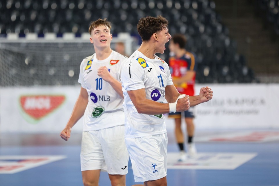 Odpikali neporažene Špance in prišli korak do medalje, za slovenski rokomet se ni treba bati, čakali so osem let