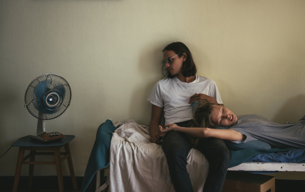 Spanje z ventilatorjem: ali je varno spati z ventilatorjem vso noč?