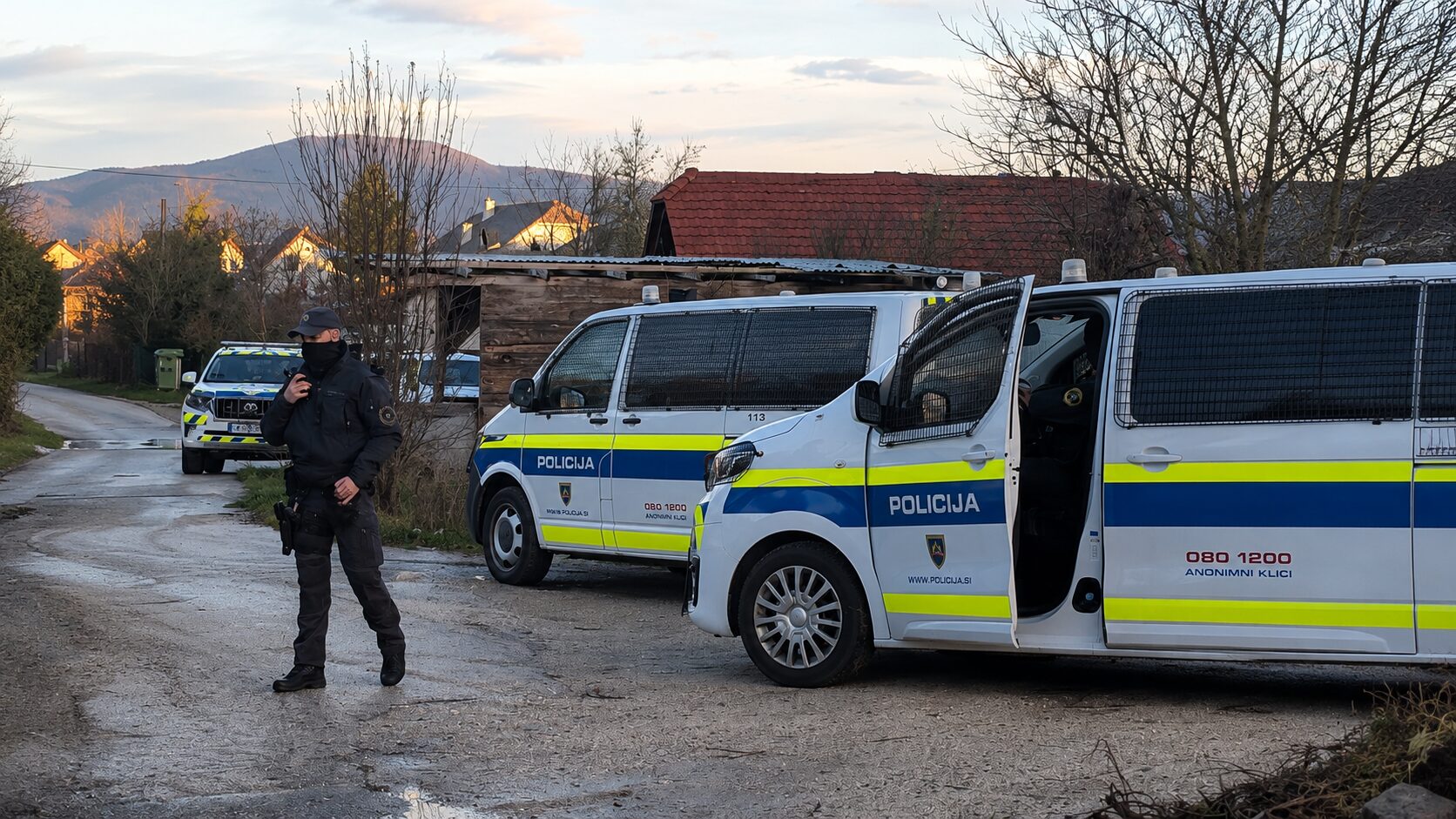 Tragičen konec policijske akcije pri Moravčah: osumljenca našli mrtvega v hiši