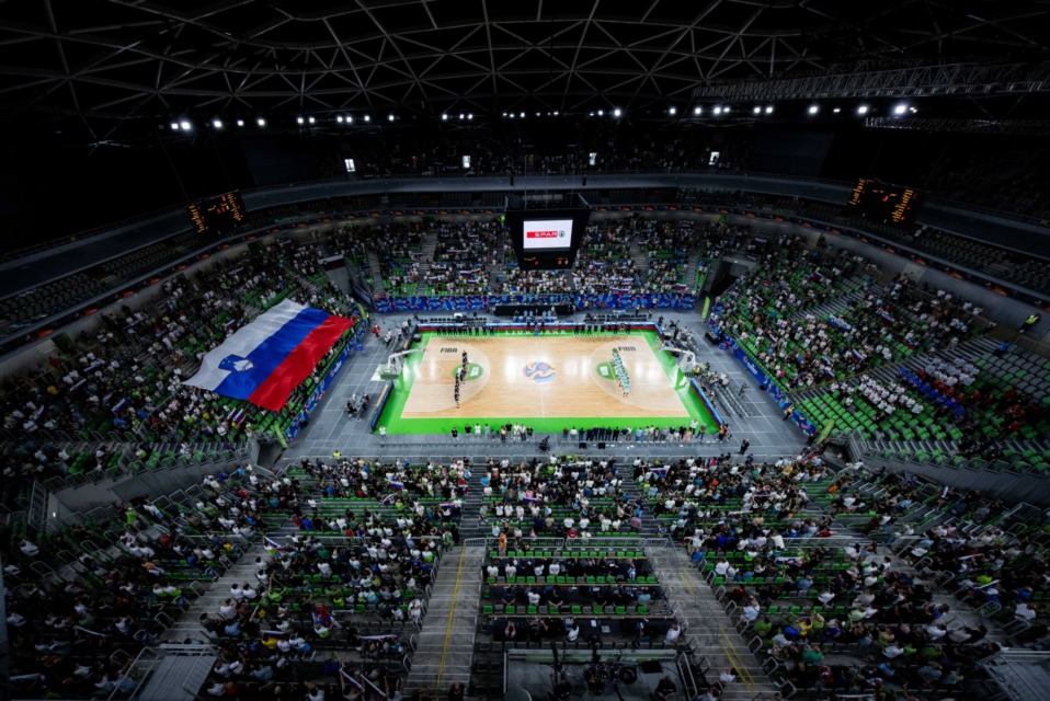 Polne tribune v Dvorani Stožice v Ljubljani