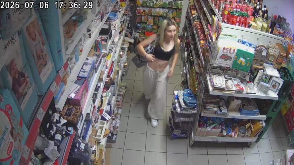 Na kamero ujeli predrzno krajo v trgovini na območju Kočevja (video)