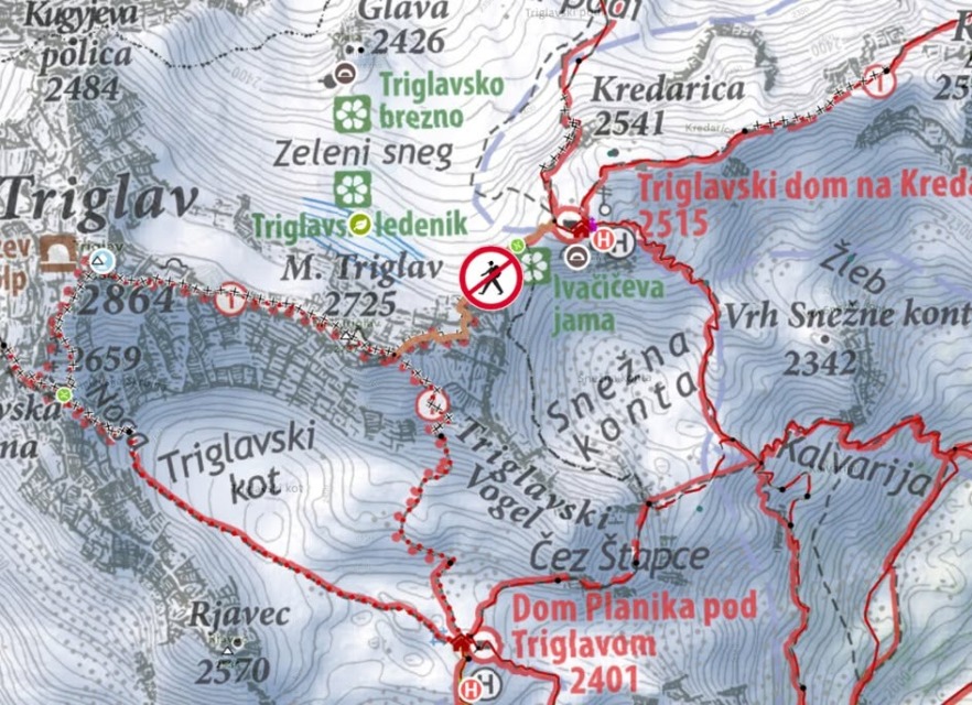 Zemljevid območja Triglava z označeno planinsko potjo med Kredarico in Malim Triglavom, kjer zaradi nujnih vzdrževalnih del velja ovira na poti.