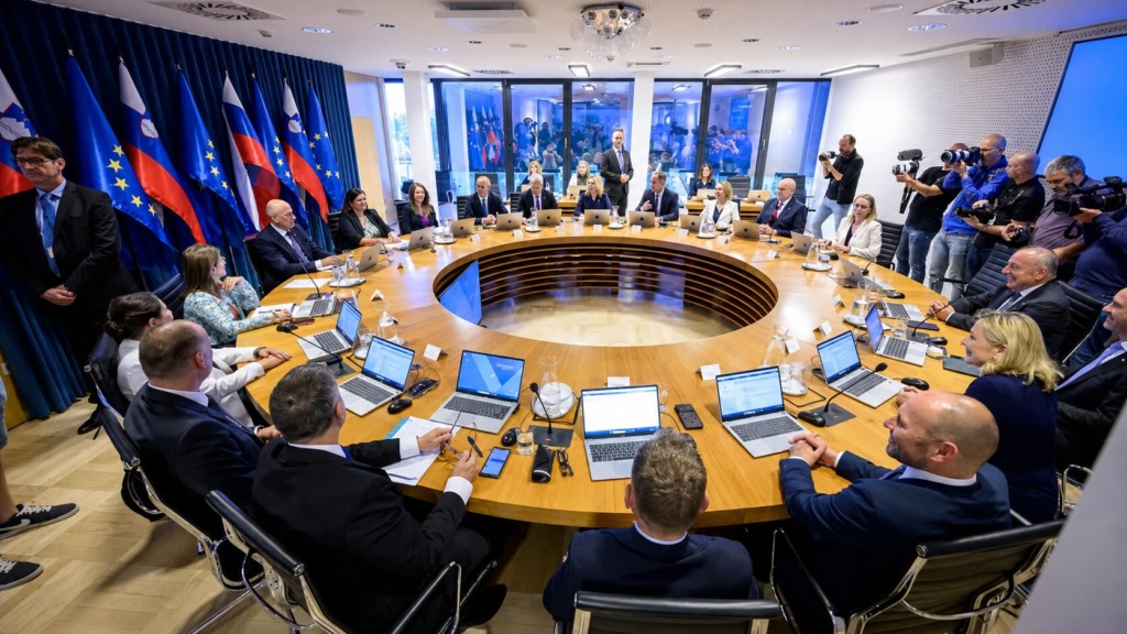 Vlada pripravlja rebalans proračuna: kdo bo dobil največji kos 18,4 milijarde evrov?