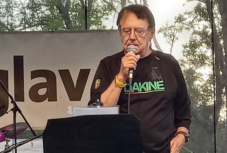 Umrl je slovenski pevec, na Facebooku pa slovo: "Mnogo prezgodaj nas je zapustil glasbeni kolega in prijatelj Vladimir!"