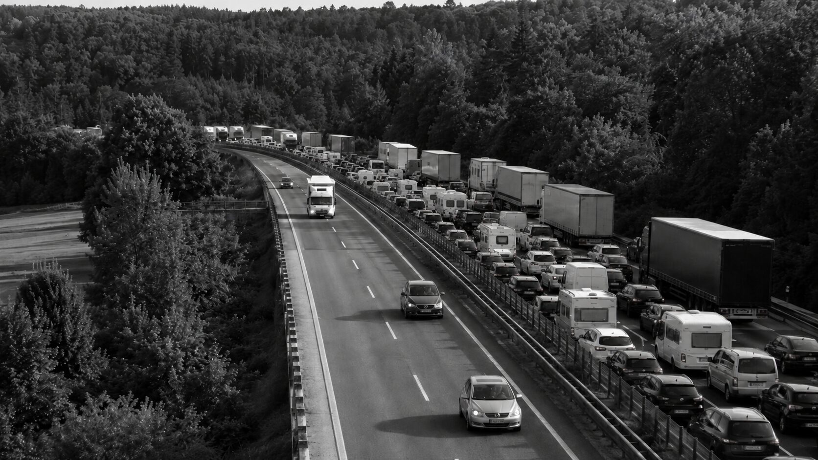 Tragedija na primorski avtocesti: v avtomobilu pet oseb, tri umrle na kraju nesreče