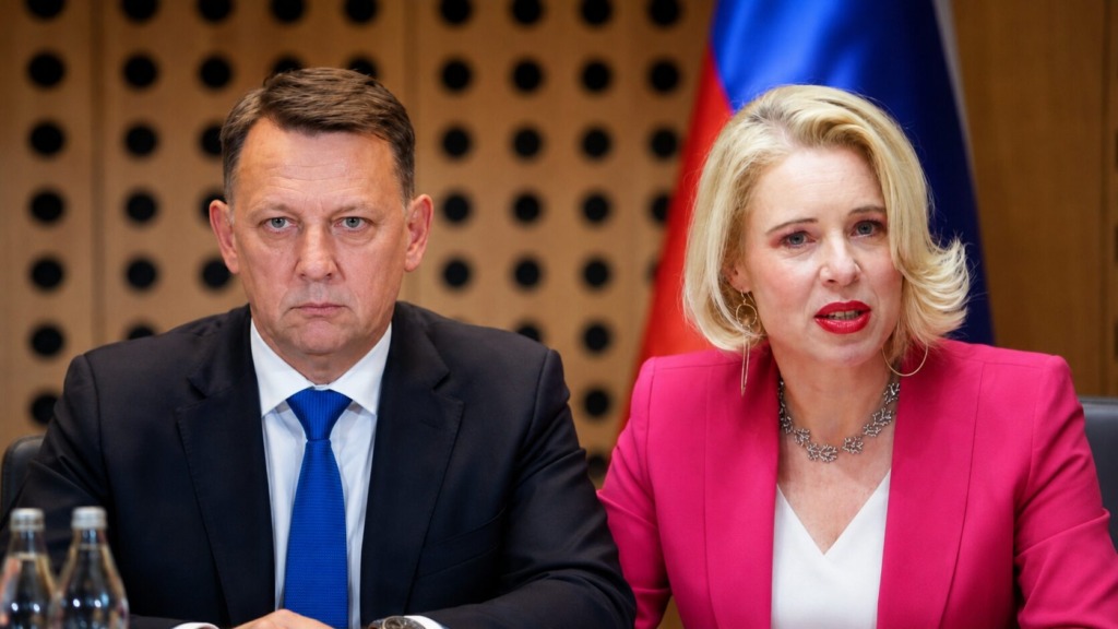 Anton Rop pripravlja novo politično stranko: v ozadju se omenja tudi zelo znano ime
