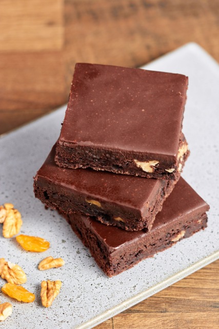 Brownies recept, postrežen na deski