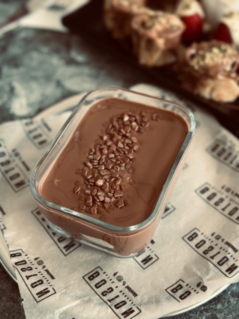 Čokoladni mousse v steklenem pekaču