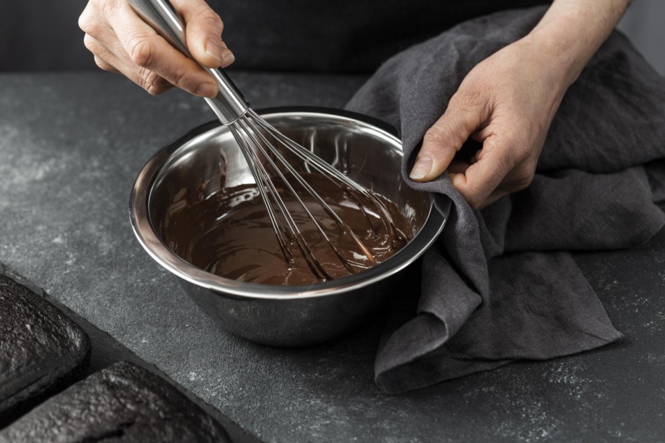Priprava mase za čokoladni mousse