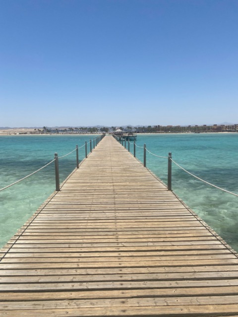 Egipt dopust v Marsa Alam, pogled na plažo iz mostu